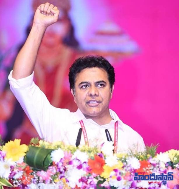 బండి సంజయ్కి బడి లేదూ… రేవంత్కి బుద్ధి లేదూ” – కేటీఆర్ ఫైర్